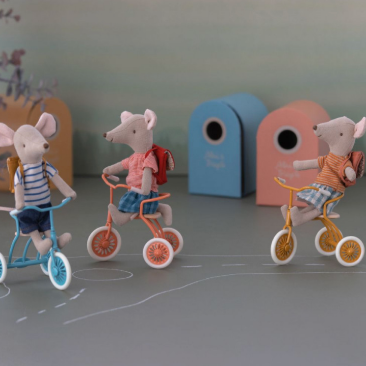Big Sister with Bag -Tricycle Mouse -red