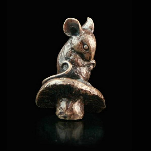 Butler & Peach Mouse on Toadstool