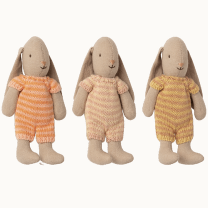 Bunny in Knitted Suit -micro