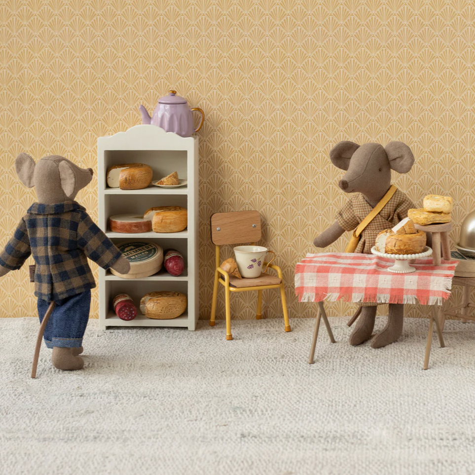 Brown checked shirt and pants for Dad mouse