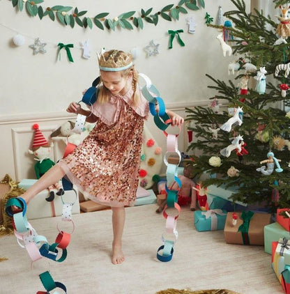 Scalloped Christmas Paper Chains