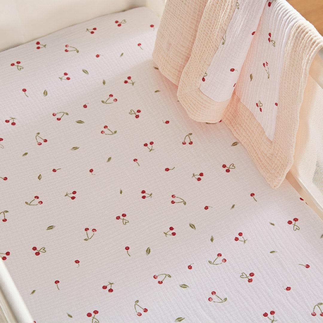 CuddleCo Universal Crib/ Co Sleeper Bedding Set - Ditsy Cherry